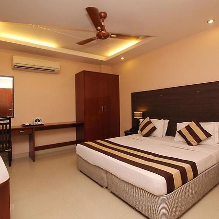Hotel Kyron Дели Экстерьер фото