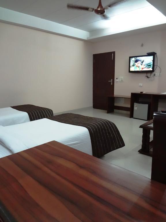 Hotel Kyron Дели Номер фото