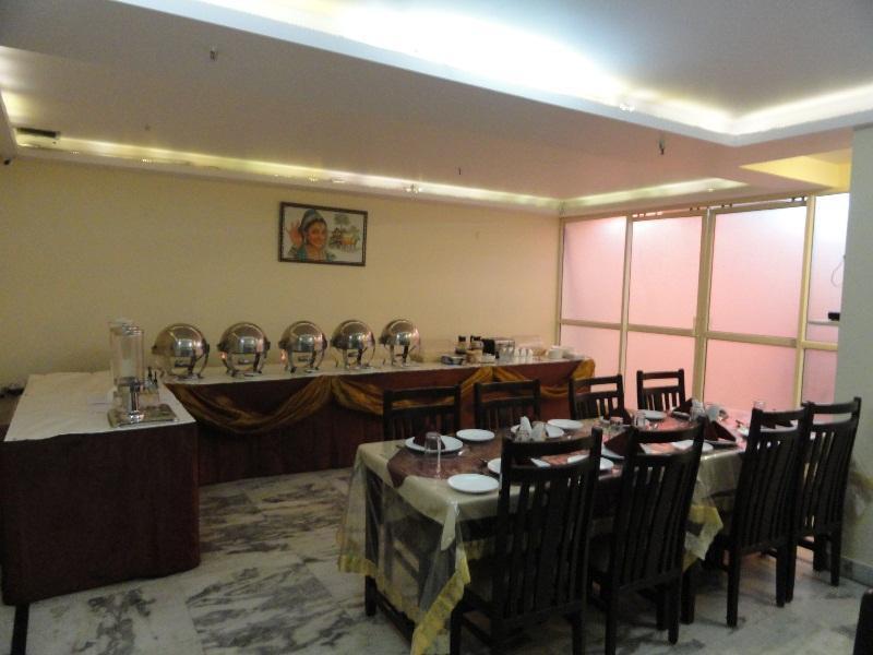 Hotel Kyron Дели Экстерьер фото