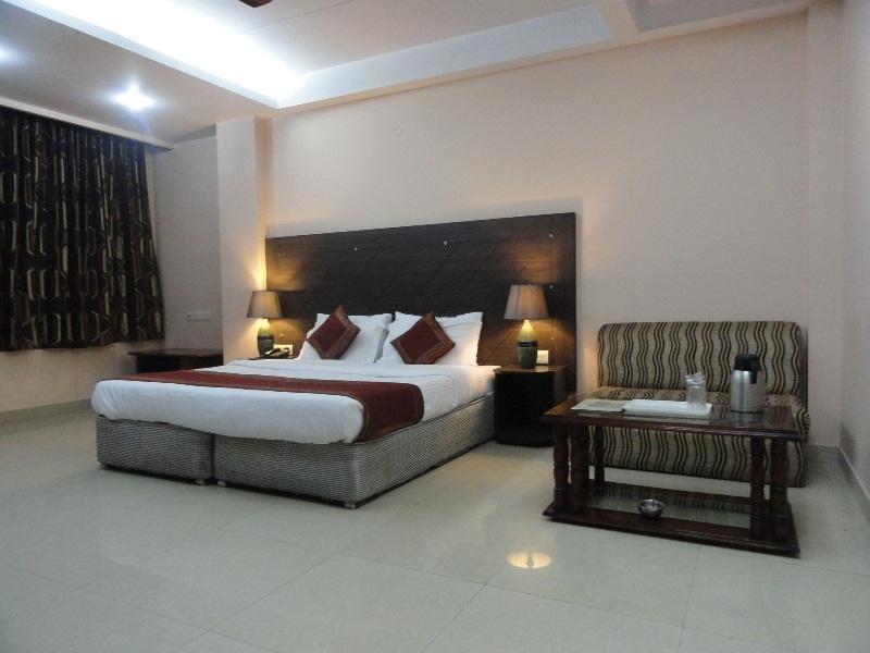 Hotel Kyron Дели Экстерьер фото