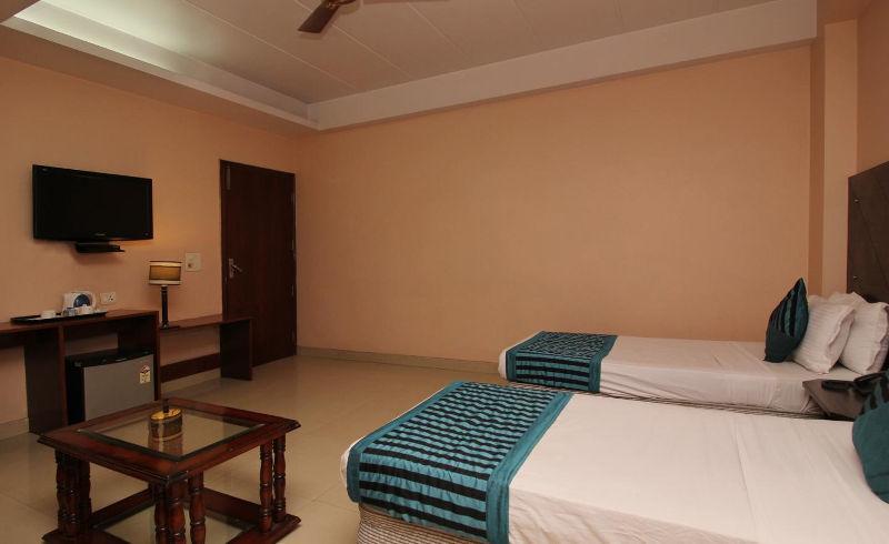 Hotel Kyron Дели Экстерьер фото